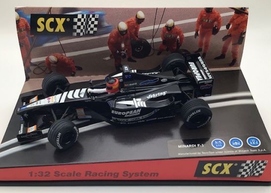 SCX 1/32, F1 Minardi, mit lenkbarer V-Achse